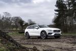 Volvo V60 D4 Cross Country 2019 года (UK)